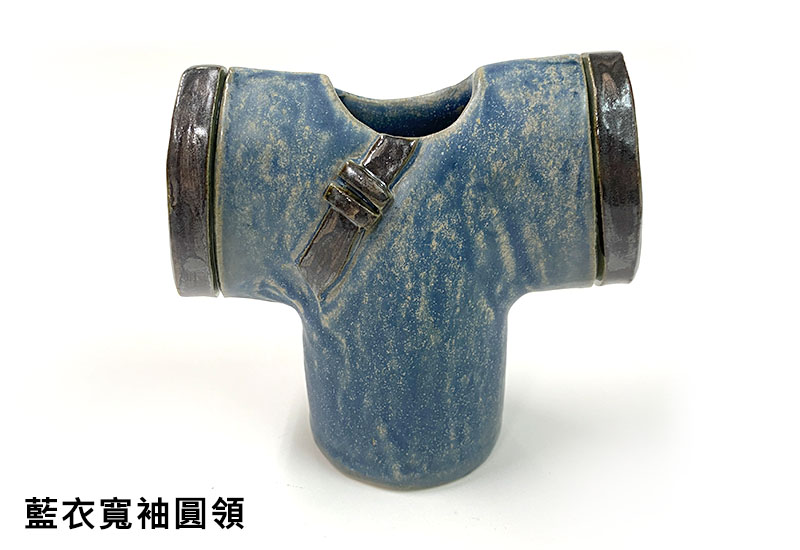 客家服飾筆筒-藍衣寬袖圓領